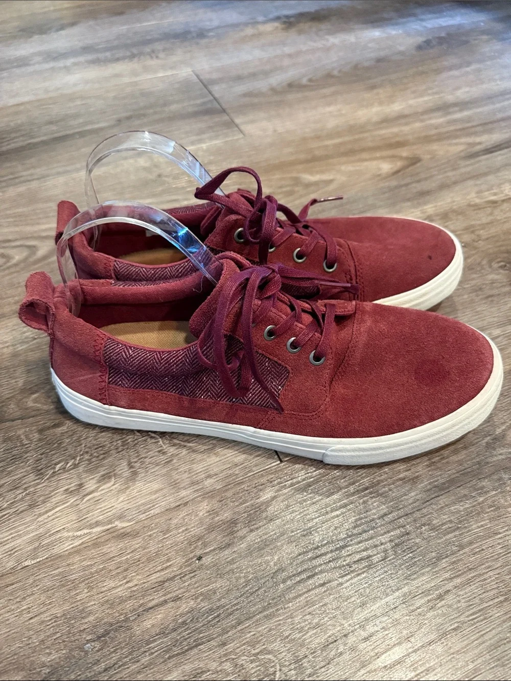 Tom’s Men’s Burgundy Suede Herringbone Sneakers Size 9